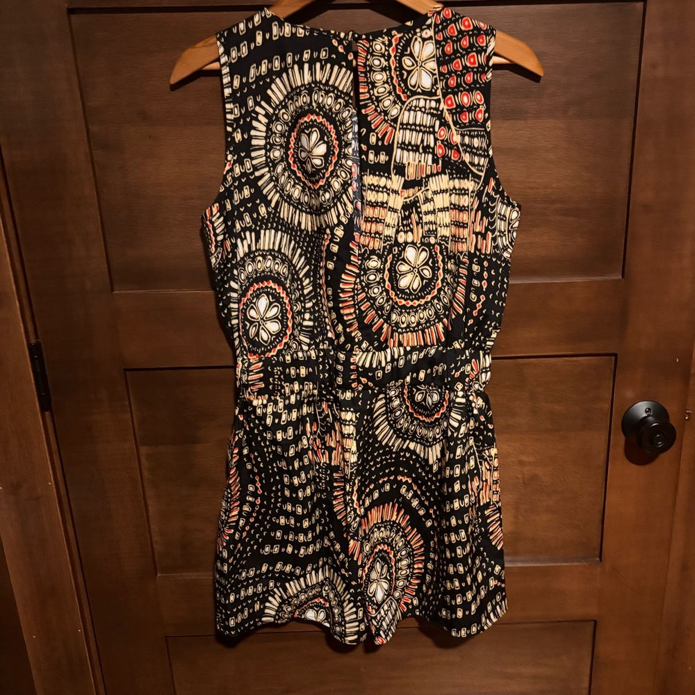 Source Unknown Black and Gold Patterned Romper - Picture 7 of 9